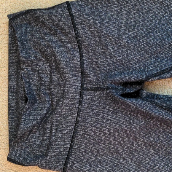 Lululemon Grey Herringbone Capri Leggings - Picture 3 of 13